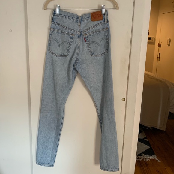Levi’s 501 Jeans in Lovefool - Picture 3 of 5